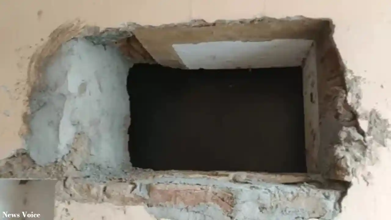 रेवाड़ी में बड़ी चोरी: AC की खाली जगह बनी चोरों का रास्ता, गांव के बंद मकान से लाखों के जेवर साफ