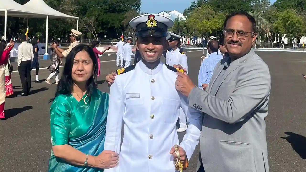 Rewari News Today: रेवाड़ी के लाल ने समंदर में गाड़ा सफलता का झंडा! नंगली गोधा का आदित्य प्रताप भारतीय नौसेना में बना सब लेफ्टिनेंट